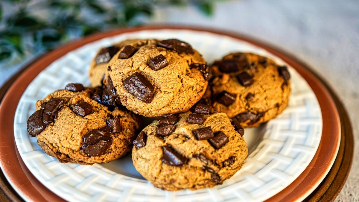 Pregnancy-Friendly Chocolate Chip Corn Flake Cookies